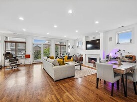 453 N May St, Unit May St. in Chicago, IL - Building Photo