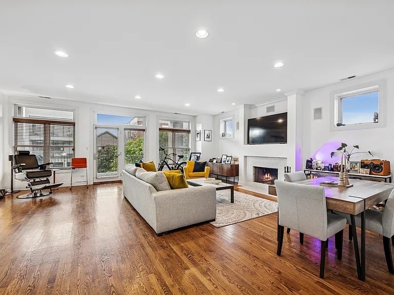 453 N May St, Unit May St. in Chicago, IL - Building Photo