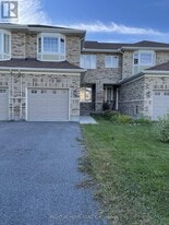 28 Desmond Trudeau Dr in Arnprior, ON - Building Photo