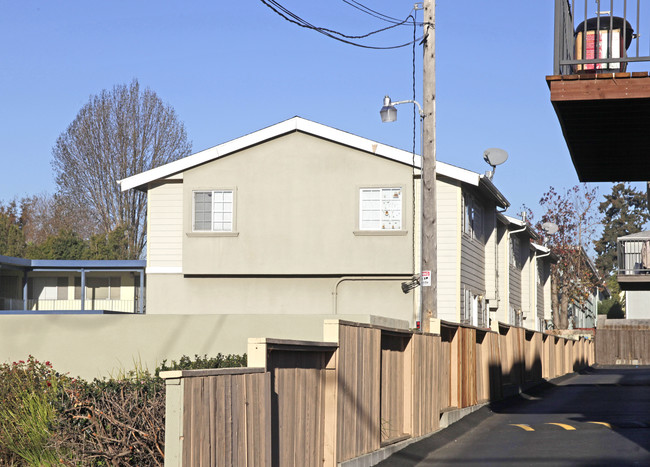 3813-3821 Maybelle Ave in Oakland, CA - Building Photo - Building Photo