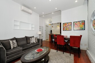 7 W 81st St in New York, NY - Building Photo - Building Photo