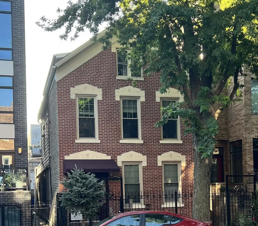 825 N Hermitage Ave, Unit 1F in Chicago, IL - Building Photo