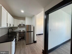 930 N Calvert St in Baltimore, MD - Building Photo - Building Photo