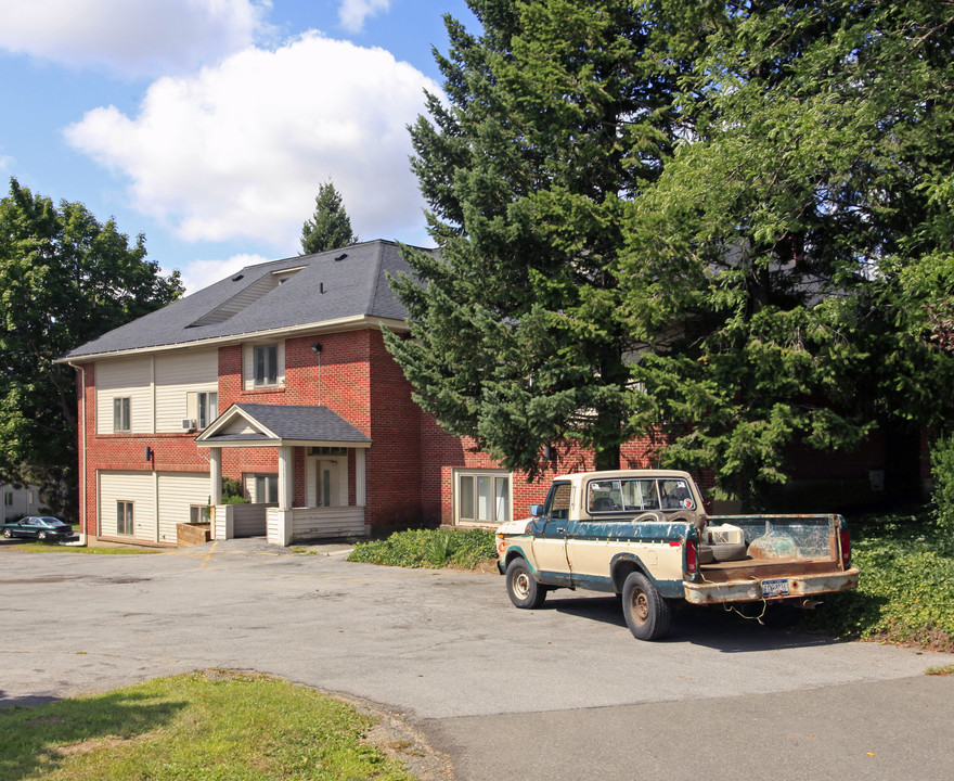 Bric Tre I & II Apartments in Syracuse, NY - Building Photo