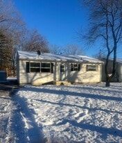 4917 Sidney St in Lansing, MI - Building Photo