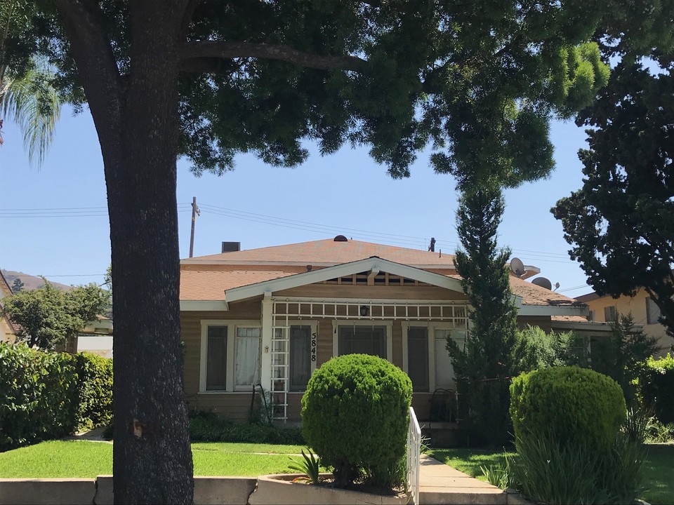 Comstock Ave in Whittier, CA - Foto de edificio