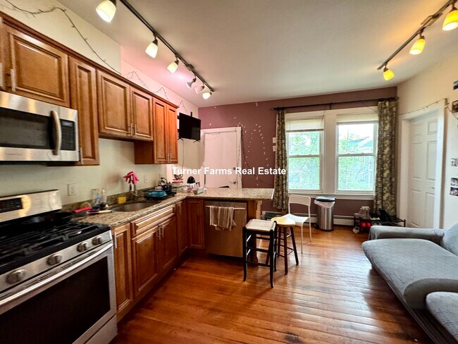 237 Norfolk St, Unit 4 in Cambridge, MA - Building Photo - Building Photo