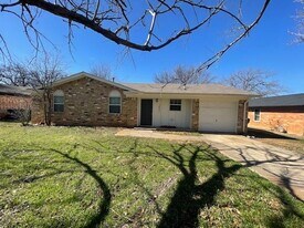 7033 Payte Ln in North Richland Hills, TX - Building Photo