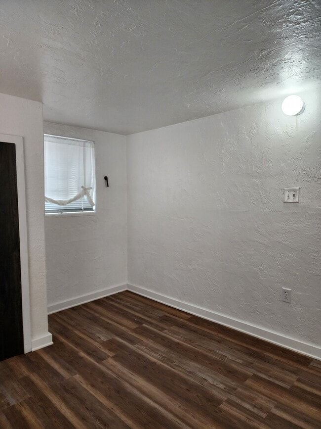 1349-1342 Young Ave SW in Albuquerque, NM - Foto de edificio - Building Photo