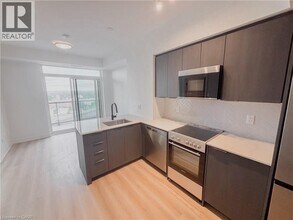 25 Wellington St S in Kitchener, ON - Building Photo - Building Photo