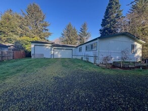 2245 State St in Crescent City, CA - Building Photo - Building Photo