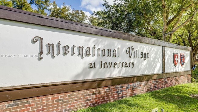 property at 3670 Inverrary Dr