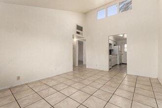 9230 North 8th St in Phoenix, AZ - Foto de edificio - Building Photo