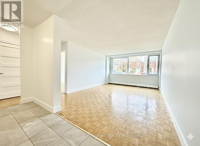 990 Avenue Rd in Toronto, ON - Building Photo - Building Photo