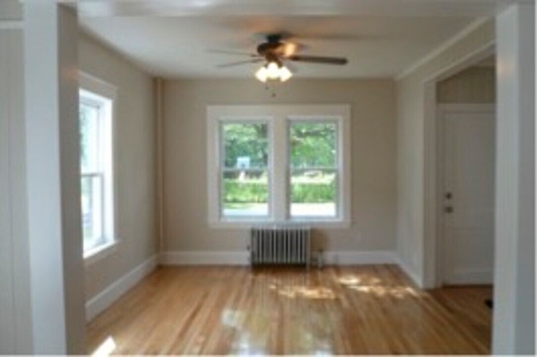 112 7th St in Leominster, MA - Building Photo