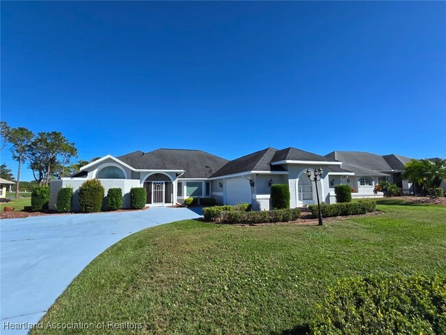 2922 Wynstone Dr in Sebring, FL - Building Photo - Building Photo