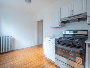 7369 N Damen Ave in Chicago, IL - Building Photo - Building Photo