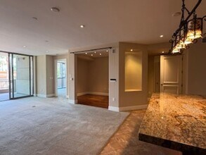 8035 Scholarship in Irvine, CA - Foto de edificio - Building Photo