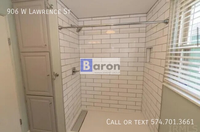 906 W Lawrence St in Mishawaka, IN - Building Photo - Building Photo