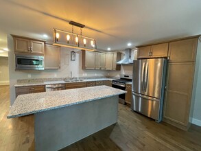 211 Water St in Hallowell, ME - Building Photo - Building Photo