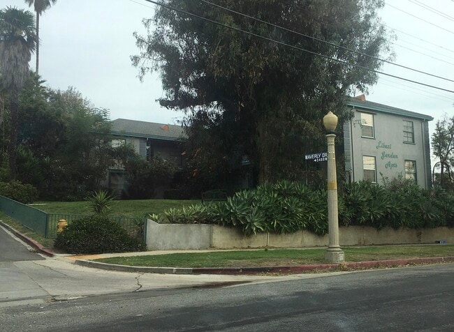 3454 Waverly Dr, Unit Libazi Gardens in Los Angeles, CA - Foto de edificio - Building Photo