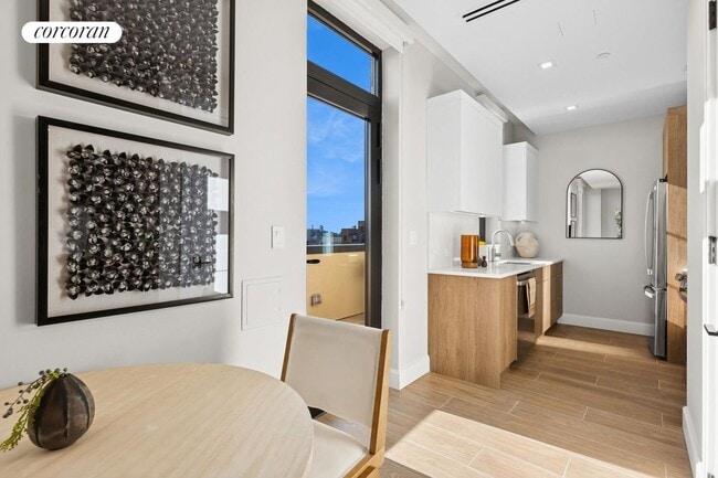 760 Metropolitan Ave in Brooklyn, NY - Foto de edificio - Building Photo