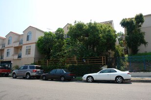 112 S Coronado St in Los Angeles, CA - Building Photo