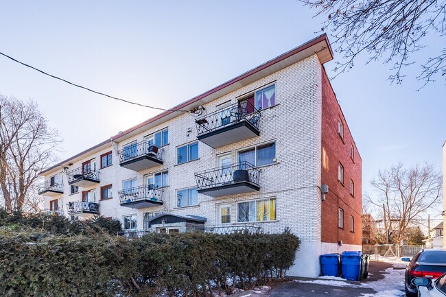 7070 Des Ormeaux Av in Montréal, QC - Building Photo - Primary Photo