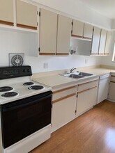 1860 Axtell Dr, Unit 8 in Troy, MI - Foto de edificio - Building Photo