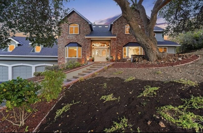 property at 985 Woodview Pl