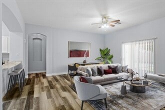 92 E Spur Ave in Gilbert, AZ - Foto de edificio - Building Photo