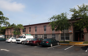 Oakhurst Square II in Tampa, FL - Building Photo - Building Photo