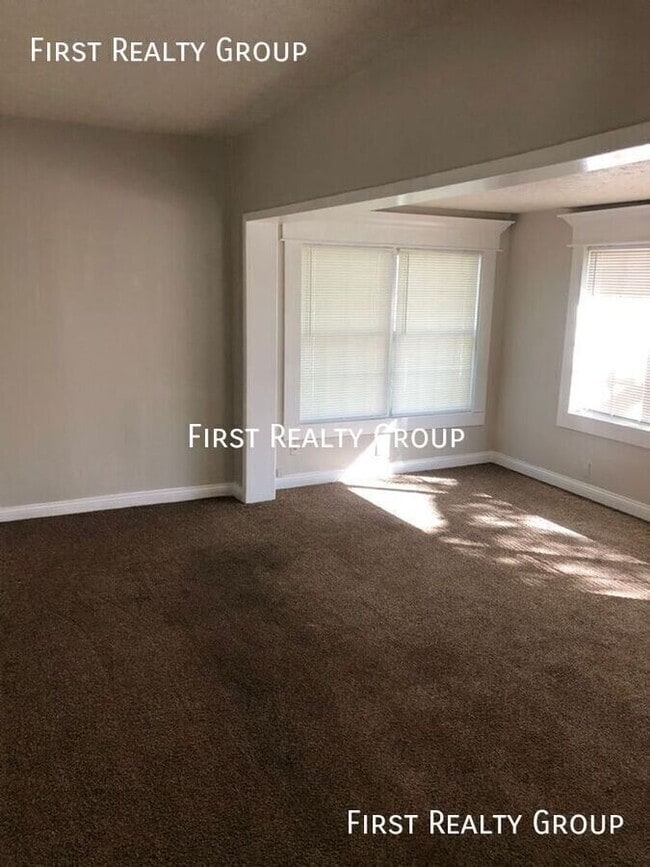 140 E Market St in Springboro, OH - Building Photo - Building Photo