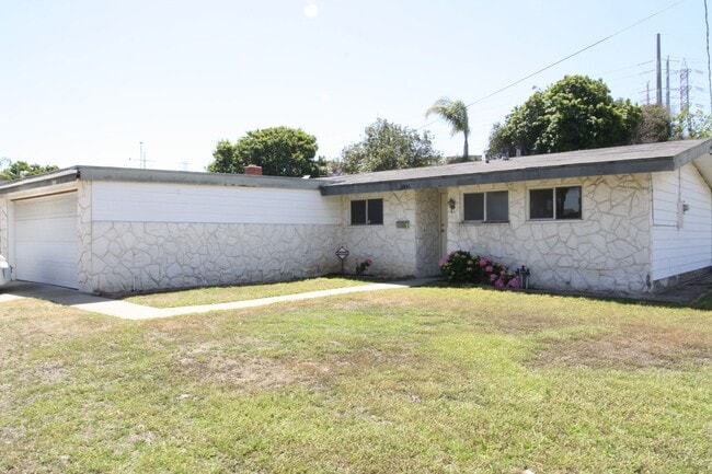 2401 Bartel St in San Diego, CA - Building Photo - Building Photo
