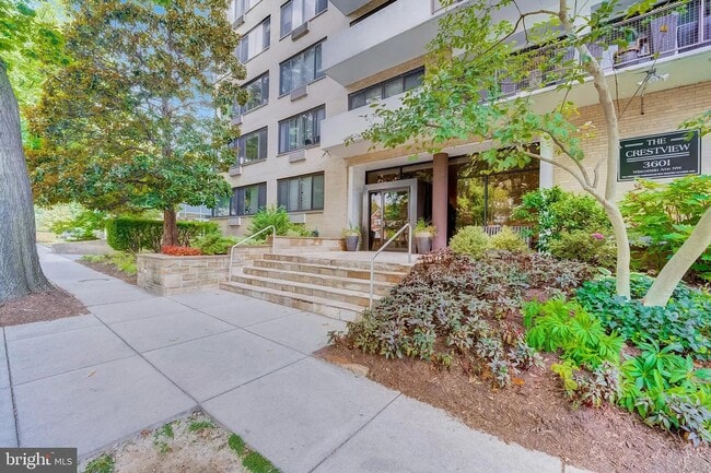 3601 Wisconsin Ave NW, Unit 103 in Washington, DC - Foto de edificio - Building Photo