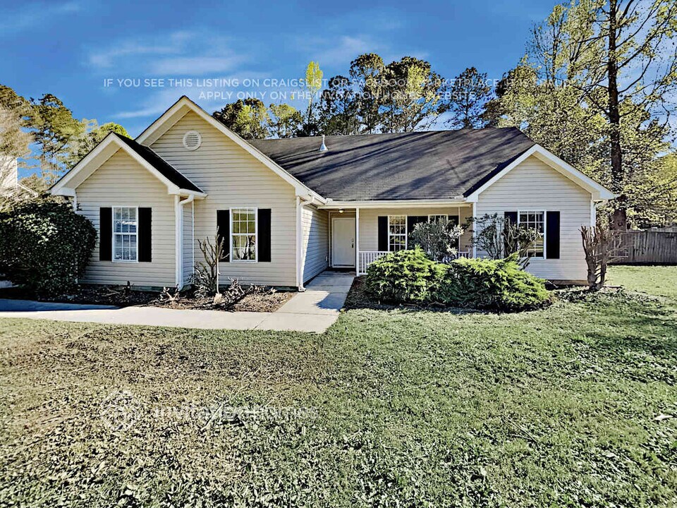 128 Stanfield Ct in Hampton, GA - Building Photo