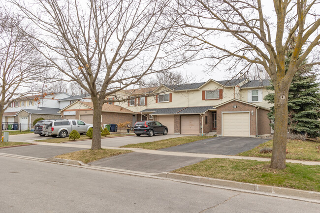 49 Truro Cres in Toronto, ON - Building Photo - Building Photo