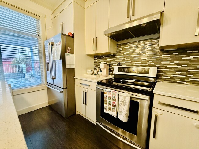 13275-13290 90 Ave in Surrey, BC - Building Photo - Building Photo