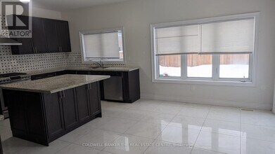 1047 Barton Way in Innisfil, ON - Building Photo - Building Photo