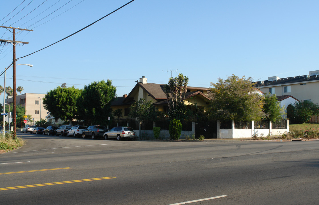 131 S Rampart Blvd in Los Angeles, CA - Building Photo