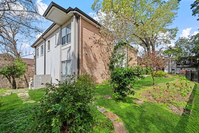 property at 8211 Katy Fwy