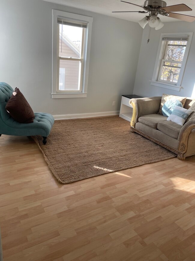 145 E Walnut St, Unit 145