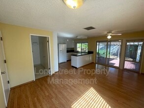 5510 NW Innisbrook Pl in Portland, OR - Foto de edificio - Building Photo