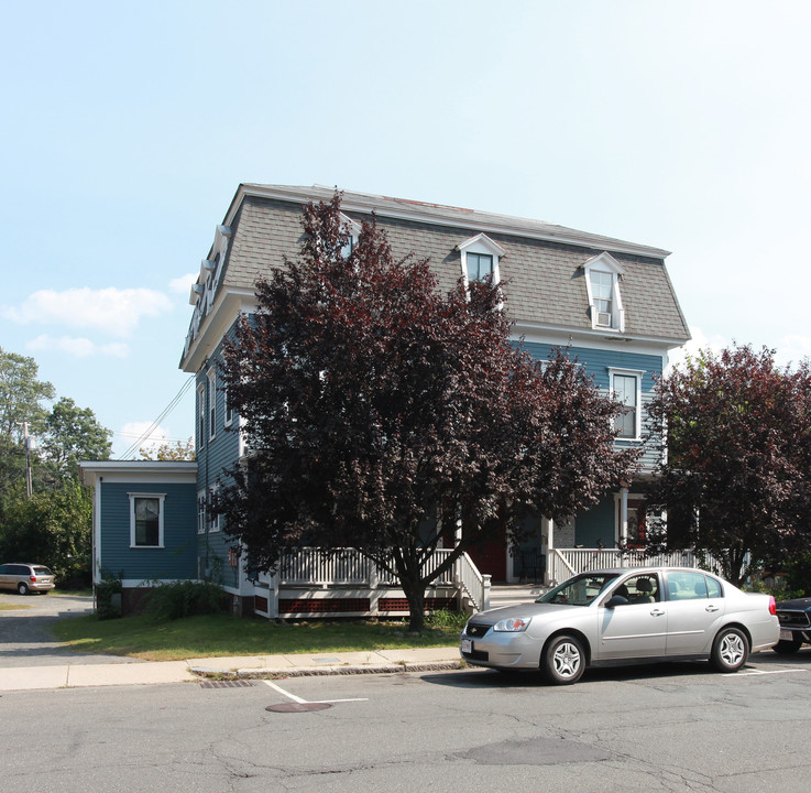 15-17 N Maple St in Florence, MA - Building Photo