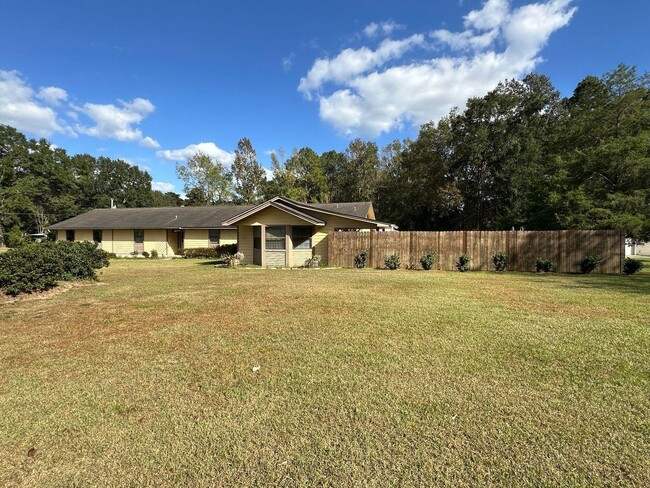 4773 Charles Samuel Dr in Tallahassee, FL - Foto de edificio - Building Photo