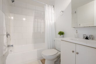 La Tour Penfield in Montréal, QC - Building Photo - Building Photo