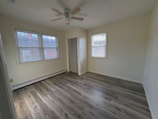 1170 Whitney Ave, Unit 2R