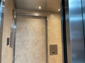 2600 NE 135th St in North Miami, FL - Building Photo - Building Photo