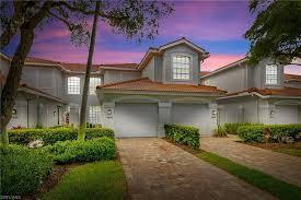 2240 Arielle Dr in Naples, FL - Building Photo