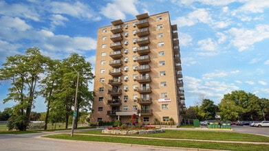 Grandview Tower in Cambridge, ON - Building Photo - Building Photo